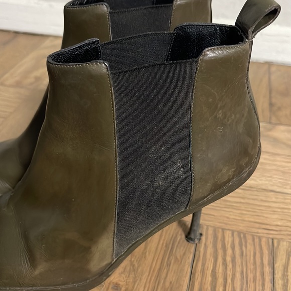 Fendi Khaki olive green bootie high healed Chelsea style size 7 vintage - Picture 1 of 7